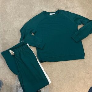T&C Apparel women’s green track set size large NWT